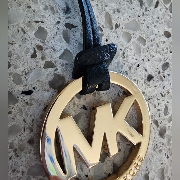 Michael Kors Hang Tag  - Picture 5 of 9